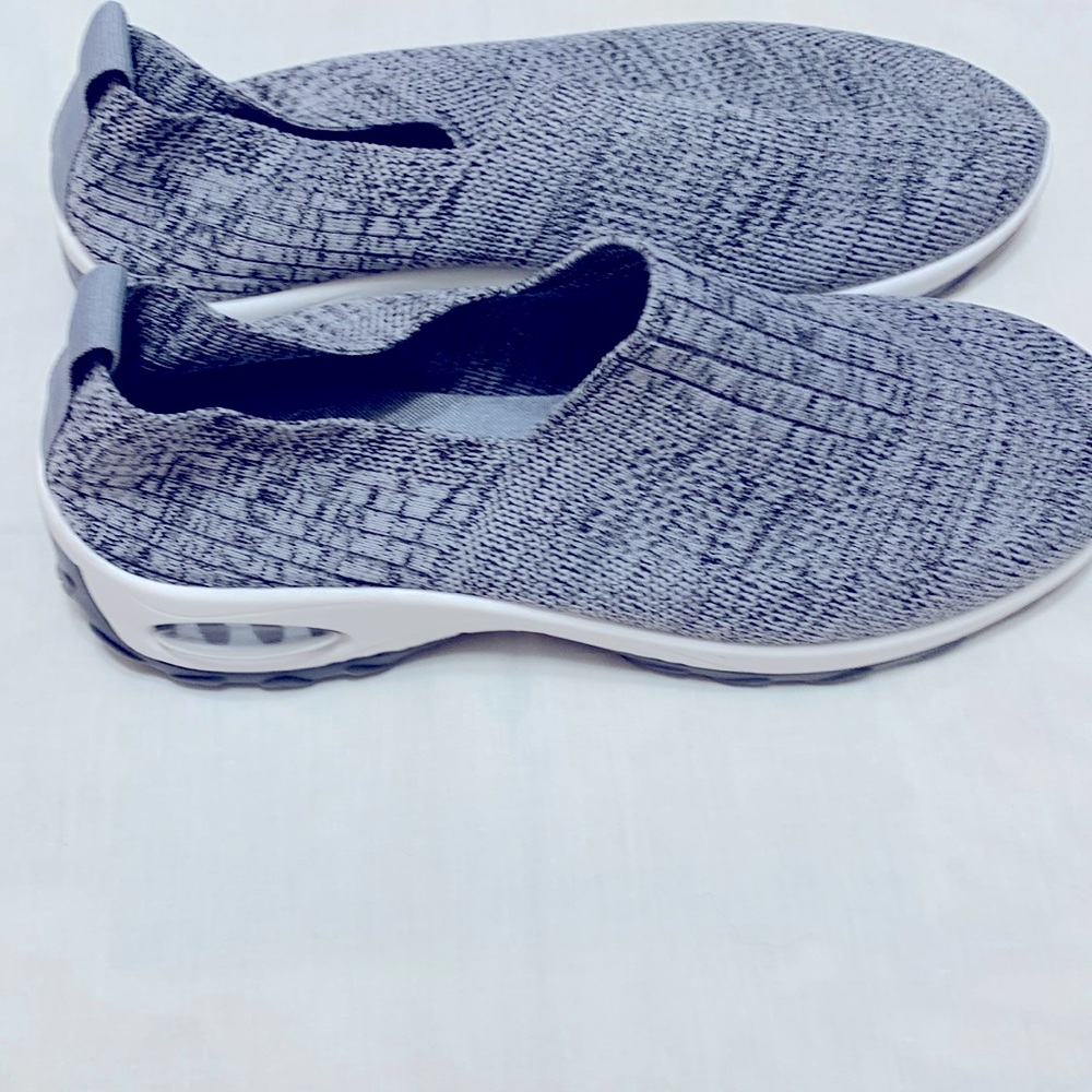 NWOT size 8 women’s gray slip on shoes